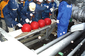 雪の降るなかの緊急遮断弁更新に係る油抜き作業