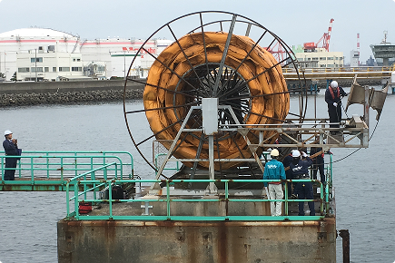 外港桟橋オイルフェンス展張訓練