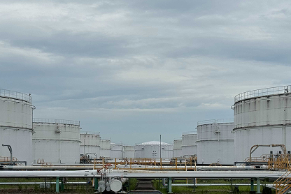 貯蔵タンク群