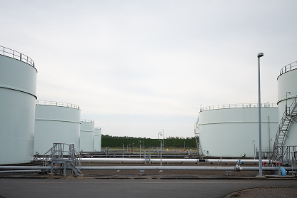 貯蔵タンク群